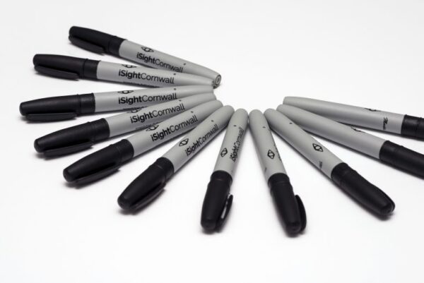 A number of sharpie style pens laid out on a table like a fan